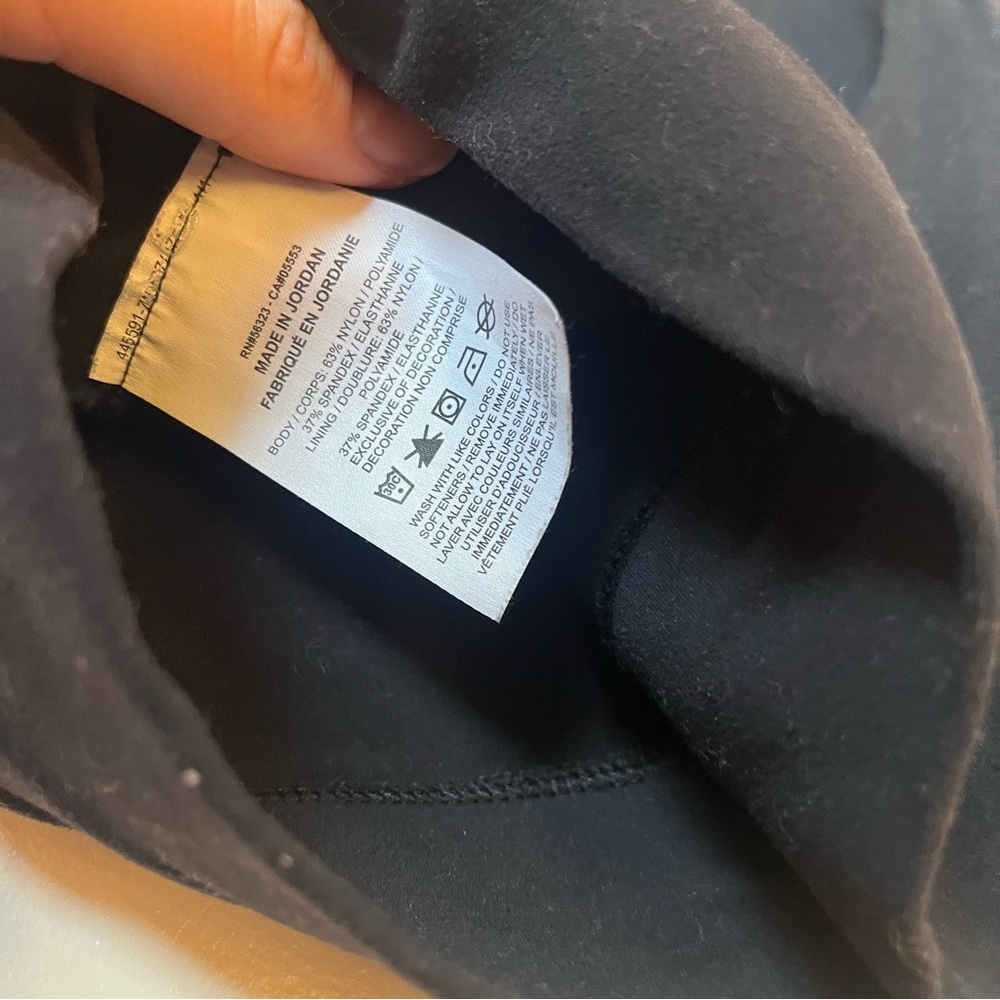 Nike Black Cropped Tank Top - Picture 2 of 4